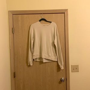 Cream sweatshirt with pockets